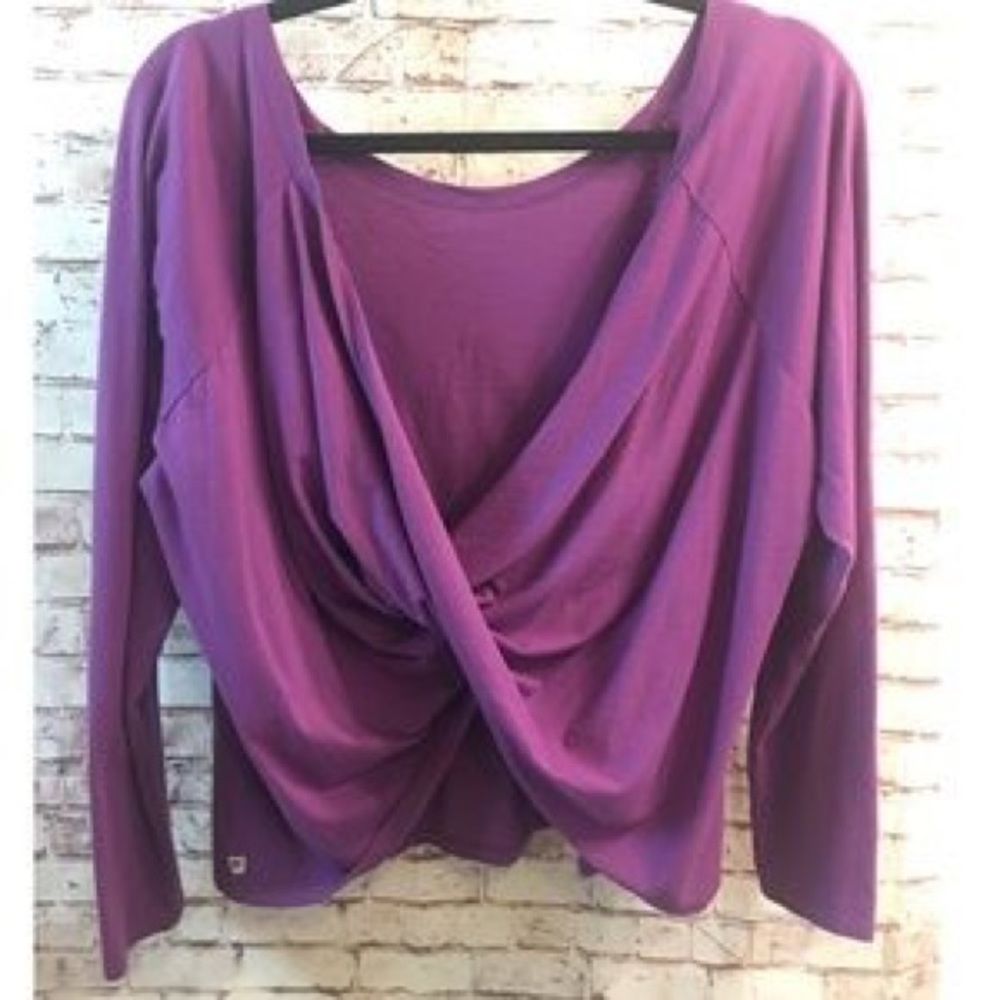 Fabletics Switch Back Tee in Plum